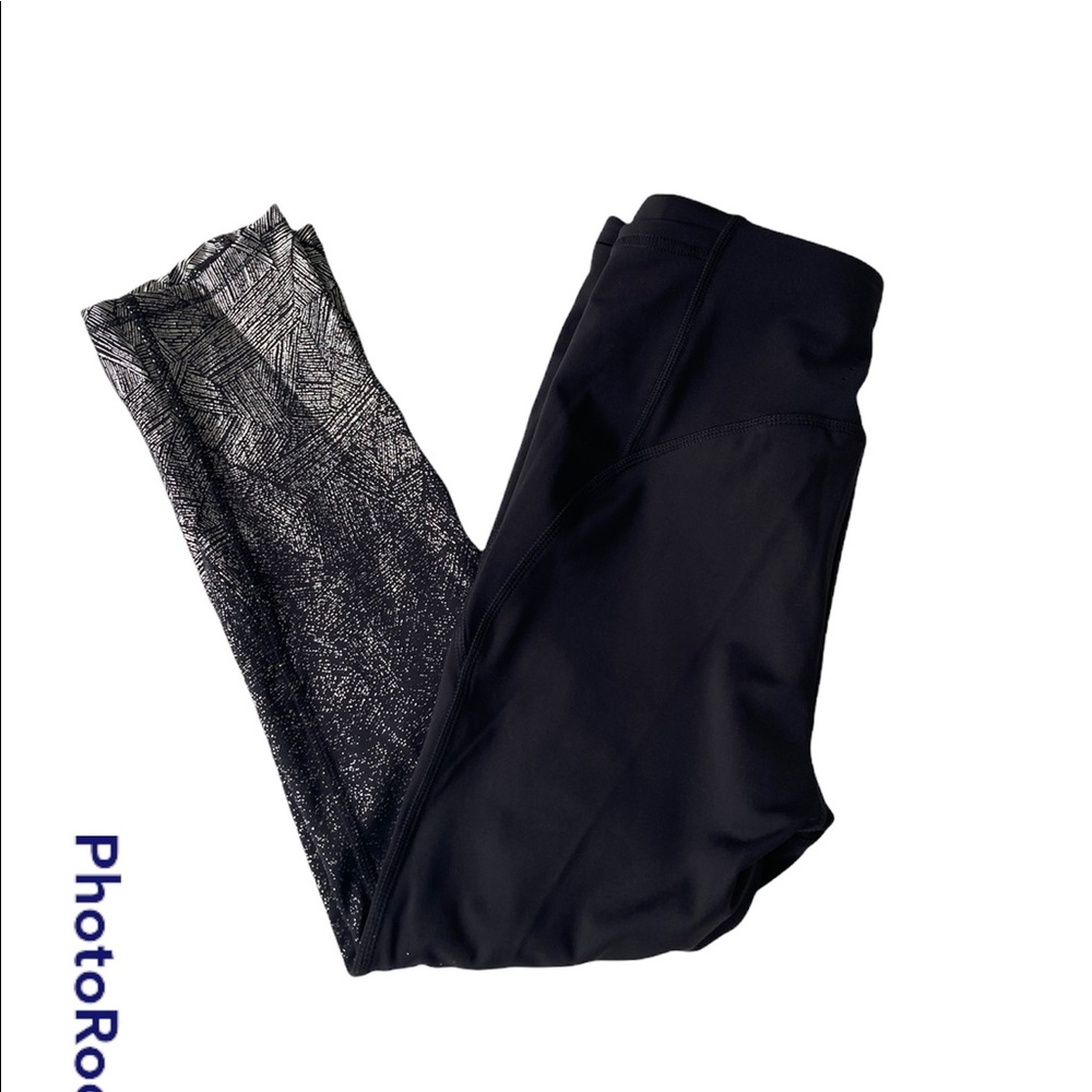 NWT All in Motion Sleek Run Workout High Rise Capri Black w/ Metallic Silver XS